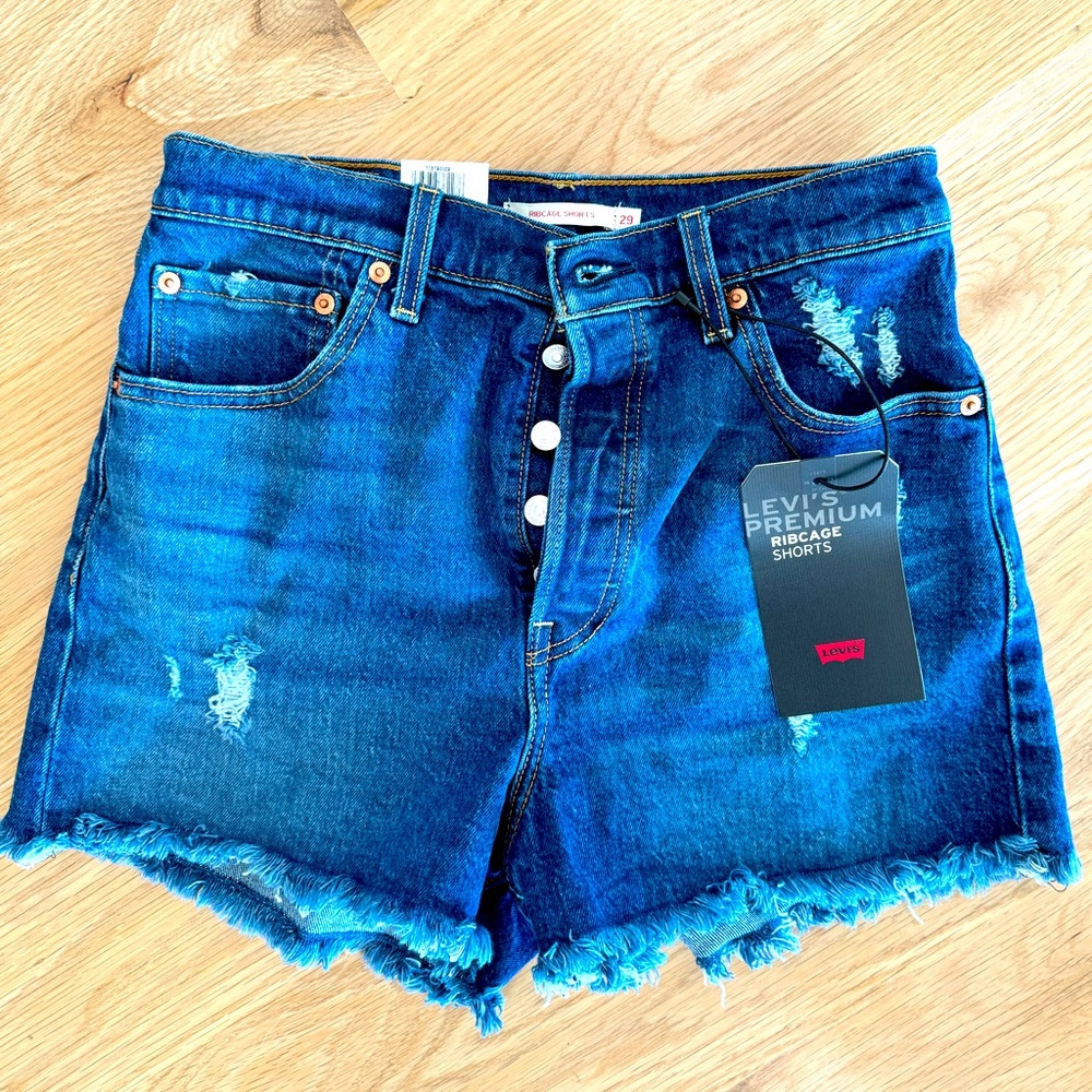 Levi’s Ribcage Shorts